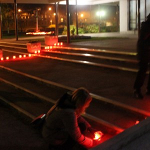 Paljenjem lampiona i molitvom obilježeno sjećanje na žrtve Domovinskog rata, Vukovara i Škabrnje